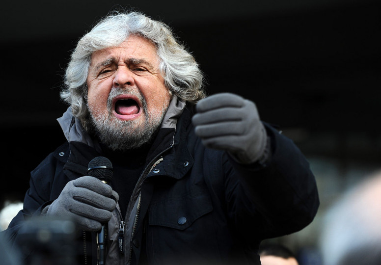 Beppe Grillo, en un acto del Movimiento 5 Estrellas en la Piazza Dante en Trento a finales del 2012.
