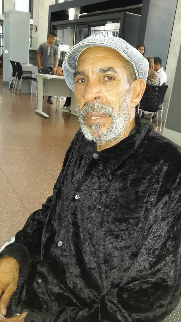 Eukar Noriega,  adulto mayor  en condición de calle, salvajemente agredido por funcionarios del Metro de Caracas por tocar la flauta dentro de los vagones.