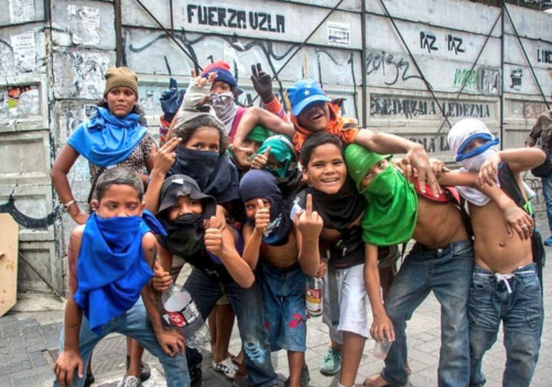 Niños utilizados en marchas violentas opositoras.