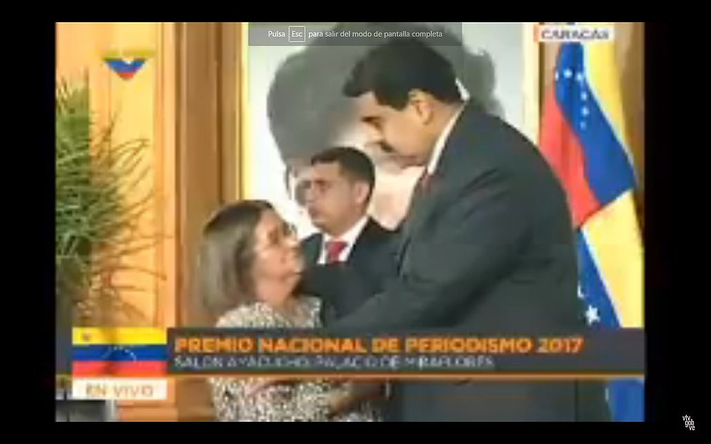 Presidente Maduro entrega el Premio Único Nacional de Periodismo Simón Bolívar a Desirée Santos Amaral