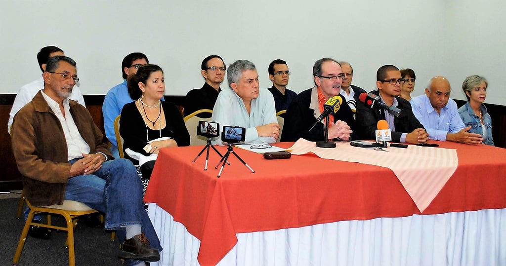 Vocería de la rueda de prensa del espacio Contra Toda Violencia y Por la Participación Democrática, y otras personas adscritas a dicha iniciativa, auspician otro diálogo nacional inclusivo y anuncian envio de carta al padre jesuita Arturo Sosa para que integre una Comisión