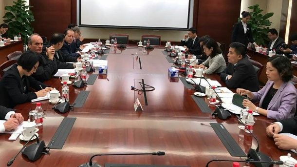 El vicepresidente de Planificación de Venezuela se encuentra en Beijing, donde firmó un acuerdo de cooperación para la refinación de petróleo