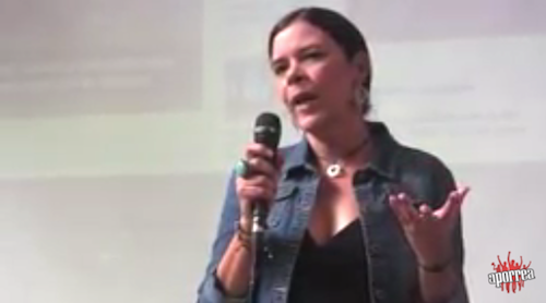 Rona Rizquez de Runrunes, en el foro: Democracia y Comunicación, Periodismo bajo amenaza