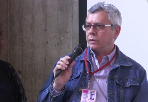 Gonzalo Gómez durante su participación en el foro: Democracia y Comunicación, Periodismo bajo amenaza