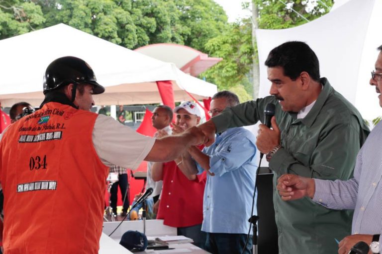 El presidente Maduro durante un encuentro con los transportistas en el paseo Los Próceres, en Caracas