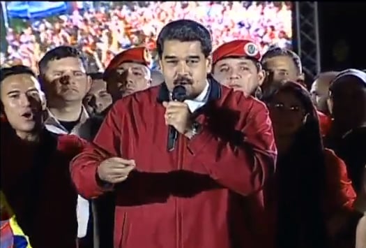 El presidente de la República, Nicolás Maduro celebró con el pueblo en la plaza Bolívar de Caracas.