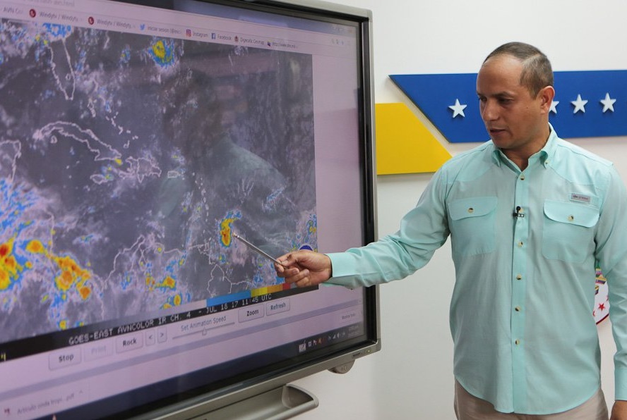 Ramón Velásquez Araguayán informó sobre el paso de la tormenta Don