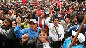 50 días de huelga llevan maestros en Perú