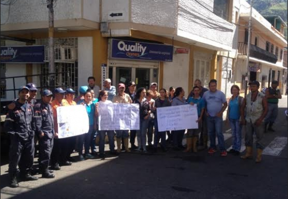 Trabajadores de la Alcaldía de Jáuregui protestan por el pago de sus salarios