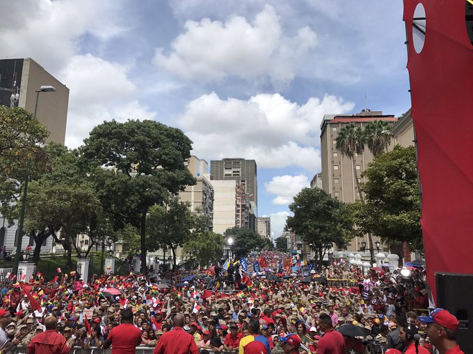 Venezolanos marcharon hasta el Palacio de Miraflores, en repudio a las amenazas del Gobierno norteamericano
