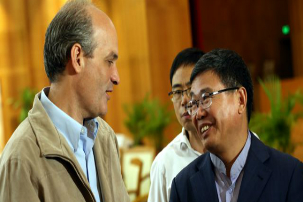 el vicepresidente de Planificación, Ricardo Menéndez se reunió con empresarios chinos.