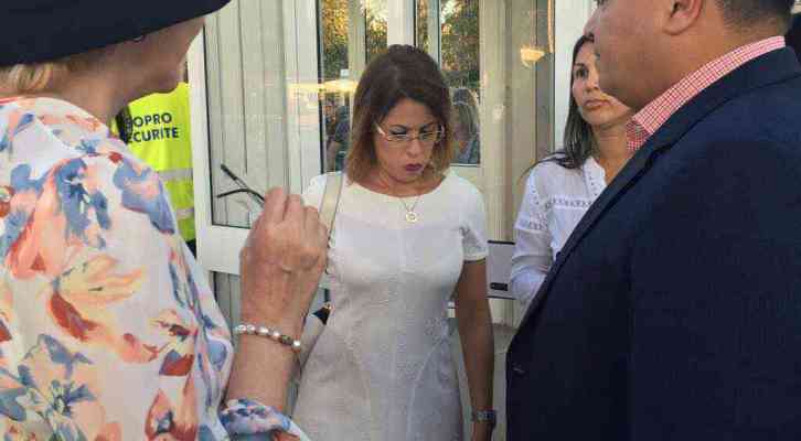 La ex fiscal Luisa Ortega junto al abogado Parra Saluzzo de vacaciones en la capital francesa.