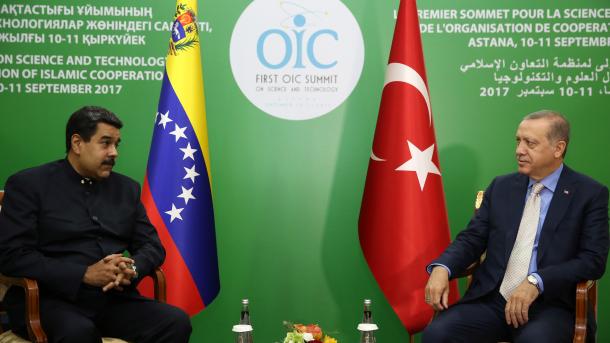 El presidente Nicolás Maduro, quien asistió a la cumbre de la OCI en Kazajstán, dijo que el objetivo de su visita es fortalecer un "diálogo de civilizaciones" y "diversificar" las relaciones económicas de Venezuela.