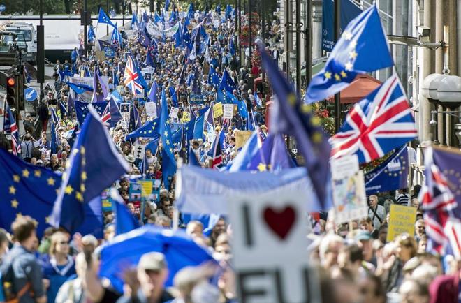 Manifestantes contra el Brexit recorren Londres este sábado