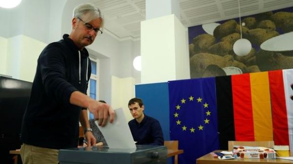 Alemanes votan en los comicios para elegir al próximo canciller