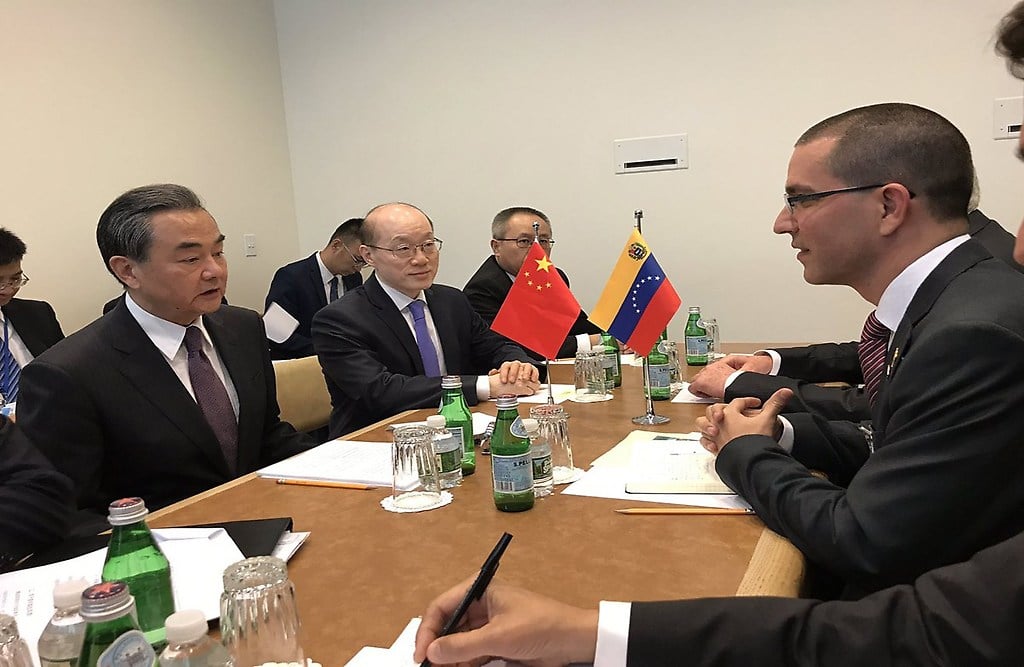 Cancilleres de Venezuela y China abordan asociación estratégica entre ambos países.