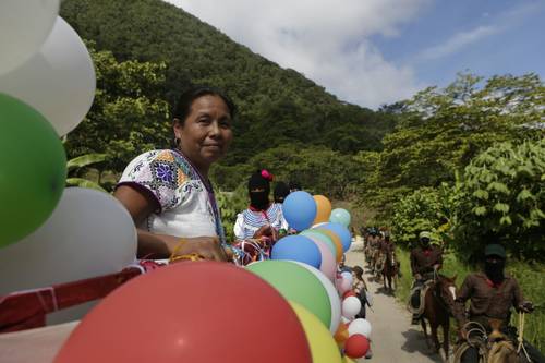 Marichuy se reunió en la comunidad de Guadalupe Tepeyac con la Junta de Buen Gobierno. Hacia la nueva esperanza y con bases de apoyo del EZLN