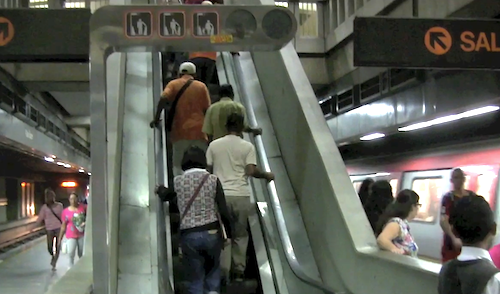 Muchas de las escaleras del Metro de Caracas siguen sin funcionar