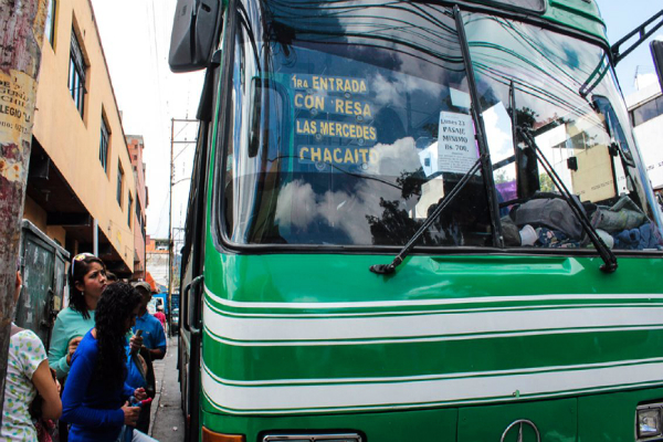 Usuarios manifestaron su desacuerdo con el incremento del pasaje de manera unilateral por parte de los conductores.