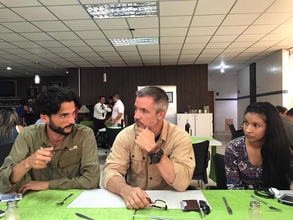 A la izquierda Emilio Useche coordinador nacional del MIV2020