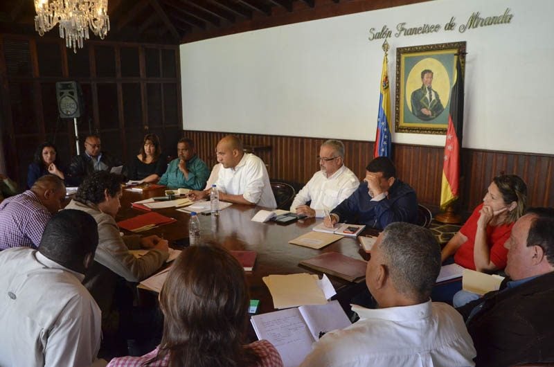 El gobernador Héctor Rodríguez sostuvo una reunión con 16 de los 21 alcaldes del estado para construir la agenda de trabajo.