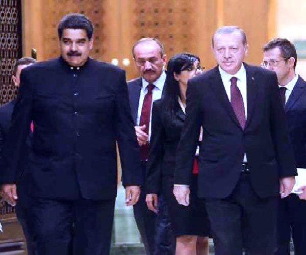 Maduro fue recibido por Erdogan en el Palacio Presidencial de Turquía, en Ankara.