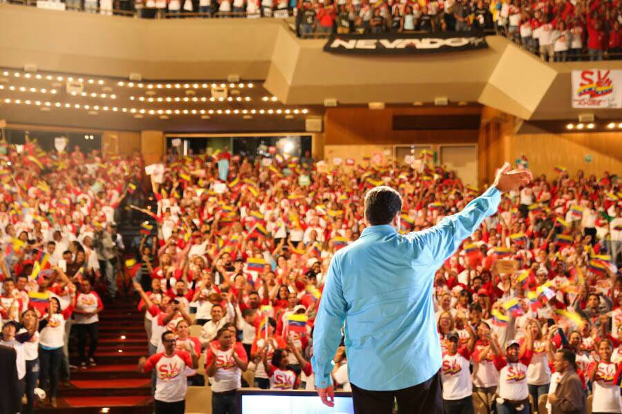 El presidente Maduro, con los brigadistas del Movimiento Somos Venezuela en el teatro Teresa Carreño