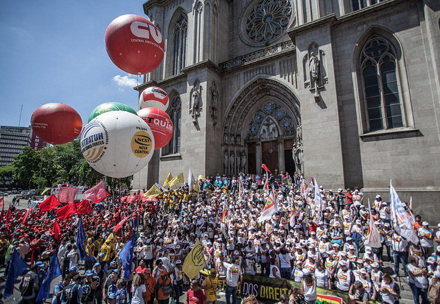 En São Paulo, cerca de 20 mil personas se concentraron en la Catedral da Sé