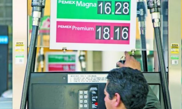 El precio de la gasolina se moverá constantemente, es decir, puedes encontrar un precio a las 7 de la mañana, uno distinto a las 12 horas y por la noche puedes ver otro, y en la misma estación de servicio