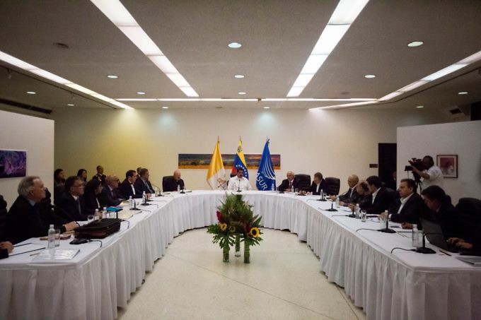 Mesa de diálogo entre gobierno y oposición venezolana