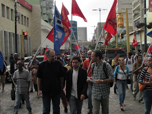 El candidato a la Alcaldía de Caracas Eduardo Samán recorriendo el bulevar de Sabana Grande