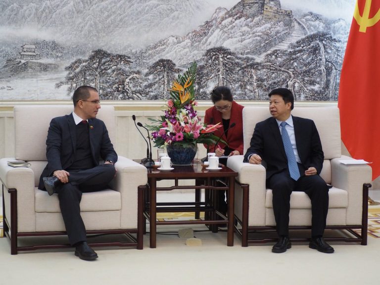 encuentro con el Ministro del Departamento de Relaciones Internacionales del Partido Comunista de China, Song Tao.