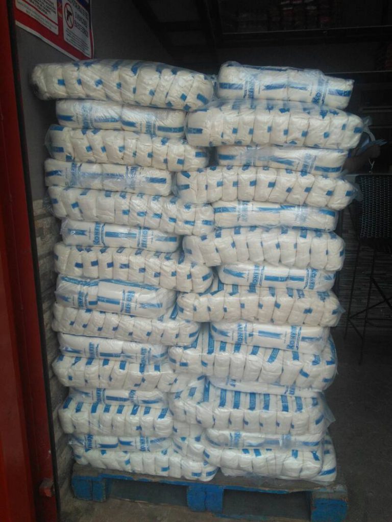 Parte de los tres mil kilogramos de azúcar intervenidos en el mercado de Tocuyito.