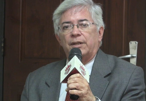 Humberto Decarli, abogado litigante y miembro del Colectivo Libertario y de la Oposición de Izquierda en Lucha opinó que el gobierno de Maduro se caracteriza por un autoritarismo y un militarismo sin límites