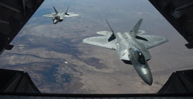 Dos aviones de combate estadounidenses sobrevuelan Siria.