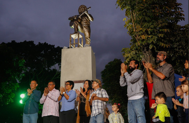 Inaugurado en la Autopista Valle Coche de Caracas un monumento alusivo al cantor del pueblo, Alí Primera.