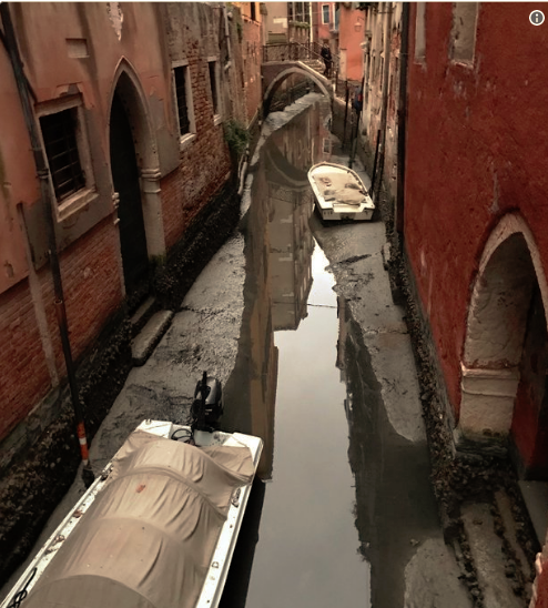 Los canales de Venecia vacíos de agua