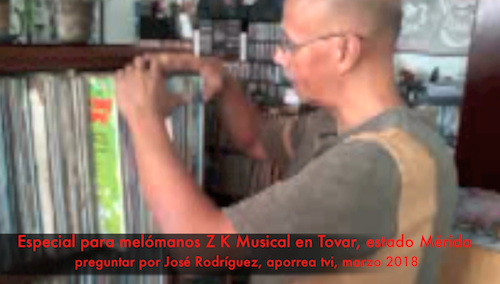 José Rodríguez de Z K Music, tu nota musical en Tovar, estado Mérida, disfrutó mostrando su colección