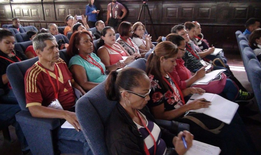 La prueba piloto del plan se inició con la participación de 100 facilitadores y líderes comunitarios de 100 comunidades de Caracas.