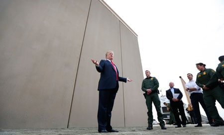 El mandatario estadounidense aseguró durante su visita en San Diego a los prototipos de muro