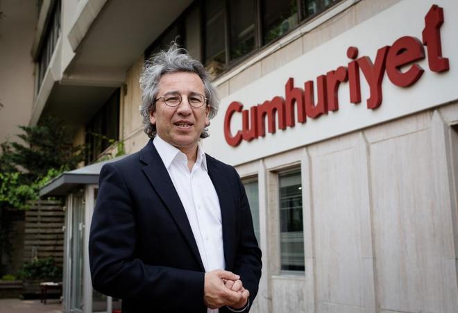 Can Dundar, ex editor jefe de Cumhuriyet, en la sede del diario turco en Estambul.