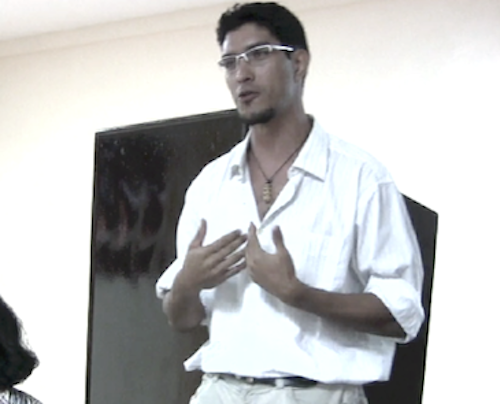César Romero durante su presentación sobre el Arco Minero del Orinoco en la escuela de Trabajo Social de la UCV