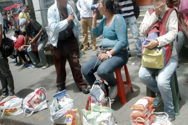 El fenómeno del bachaqueo ya parece ser parte de la vida diaria del venezolano y empieza a ser visto como algo “normal”.