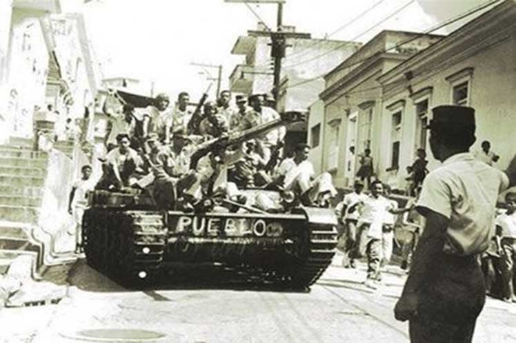 Dominicanos en las calles. 1965