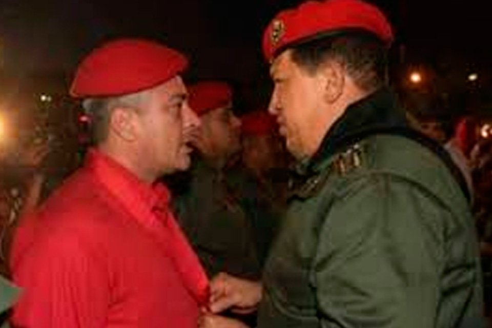 Gregorio Zambrano junto a comandante Chávez