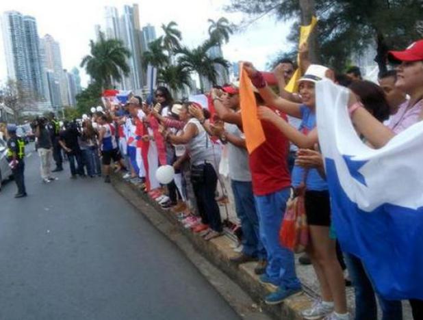 El pueblo panameño sostiene que al instalarse en Panamá los abogados violan la constitución de ese país