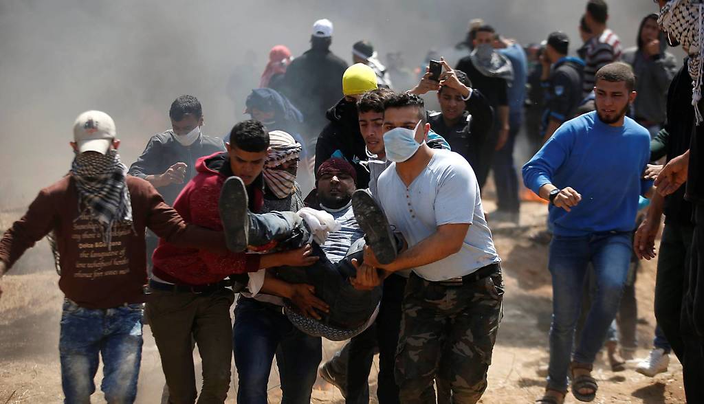 Un palestino herido durante los choques con el Ejército israelí