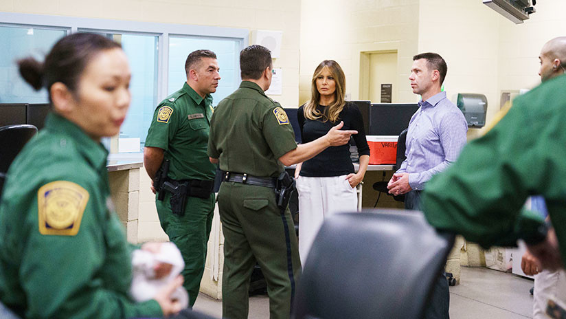 Melania Trump en su visita a la frontera con México, en Tucson, Arizona