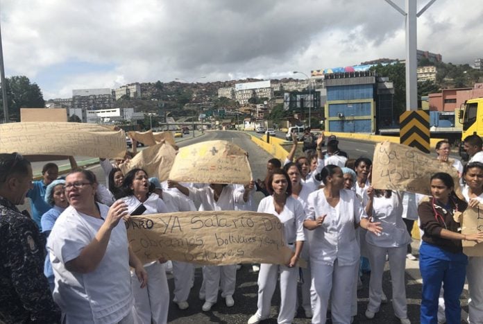 Protesta de enfermeras del hospital Periférico de Catia, en Caracas