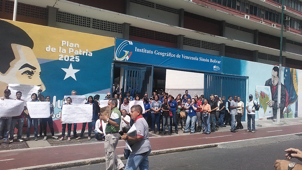 Trabajadores del IGVSB protestan por mejoras y beneficios